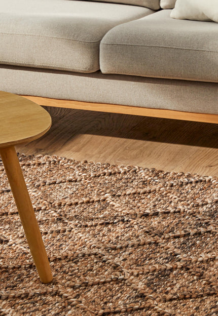 <strong>ELTON BELT</strong> | up close